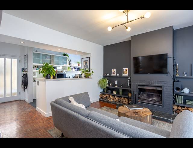2 BEDROOM APARTMENT FOR SALE IN VREDEHOEK